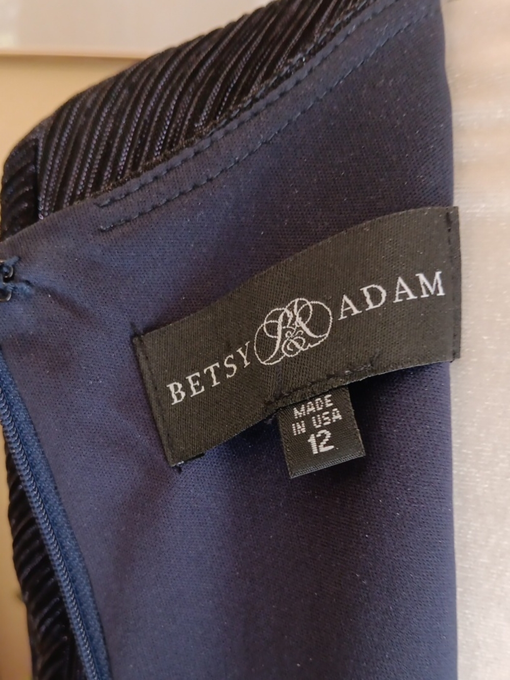Betsy And Adam Elegant Long Sleeve V-Neck Navy Evening Dress. Metallic. - Picture 9 of 12